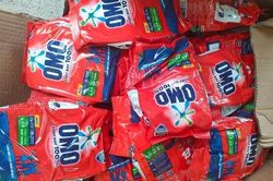 Cận cảnh hơn 600 gói bột giặt OMO có dấu hiệu giả mạo vừa bị đón lõng