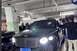 Chủ Bentley và Rolls-Royce đánh nhau vì chỗ đậu xe ở Trung Quốc