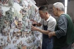 Nghệ nhân Trung Quốc vẽ tranh bằng đá