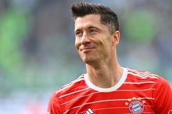 Bayern Munich quay mặt với Lewandowski