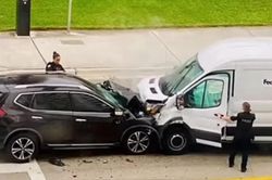 Vừa lái xe vừa 'ân ái' với bạn gái, nam tài xế nhận cái kết đắng