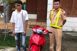 Yên Bái: Xử lý 1 học sinh bốc đầu xe máy vì muốn 'oách' với bạn