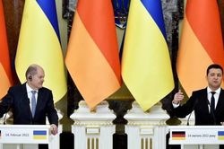Báo Der Spiegel lý giải việc Đức giảm tốc độ chuyển giao vũ khí hạng nặng cho Ukraine