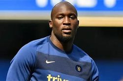 Sắp bị Chelsea thanh lý, Lukaku còn gặp vận đen