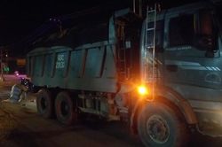 Đồng Nai: Nam thanh niên tử vong sau cú tông mạnh vào xe ben chở đất
