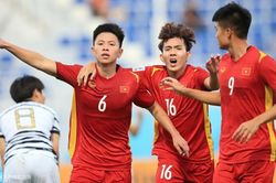 U23 Việt Nam vs U23 Malaysia: HLV Gong 'đặc biệt' đến khó tin