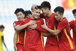Xem trọng tài mất 5 phút để thổi penalty cho U23 Việt Nam