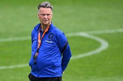 Van Gaal khuyên cầu thủ Hà Lan không nên đến MU
