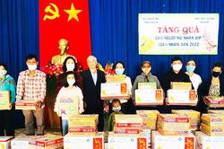 Gia Lai: Hỗ trợ gần 300 triệu đồng cho người mù có hoàn cảnh khó khăn