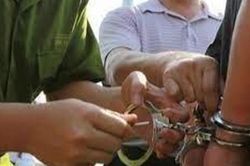 Lừa đồng nghiệp để lấy hàng của công ty đi bán