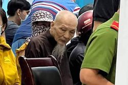 Đến TP.HCM làm căn cước, ông Lê Tùng Vân lập tức bị Công an Long An triệu về địa phương