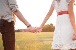 Dính vào 'bùa yêu' của nữ kế toán, sếp già 'đứt gánh' giữa đường