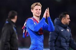 Man United lần đầu hỏi mua De Jong