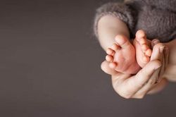 Quẫn trí vì tiếng khóc của con