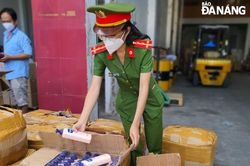 Tạm giữ hơn 5.000 sản phẩm nghi nhập lậu