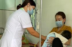 Cứu sống cháu nhỏ đuối nước trong thùng nhựa gia đình