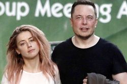 Amber Heard vẫn giữ quà tặng của Elon Musk