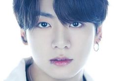 Jungkook BTS tiết lộ lý do phải thay đổi khuyên tai thường xuyên