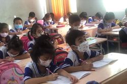 Cùng con vào lớp 1, phụ huynh nên làm gì?