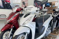 Giá xe phổ thông Honda Vision tăng đắt ngang Honda SH Mode