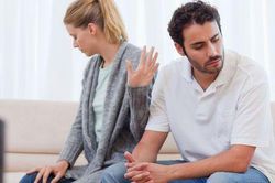 Ấm ức với người chồng 'hướng ngoại'