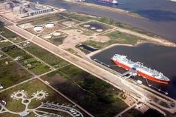 Nhà ga xuất khẩu LNG của Mỹ phải đóng cửa trong 3 tuần
