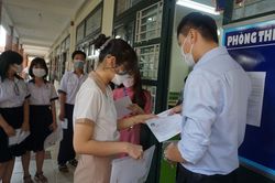 TP Hồ Chí Minh: Thí sinh, phụ huynh hồi hộp trong ngày đầu tiên kỳ thi tuyển sinh lớp 10