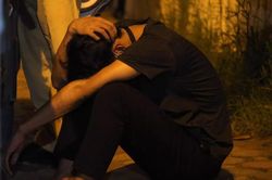 Bị CSGT kiểm tra, 'thần cồn' bật khóc nức nở và xin xỏ bỏ qua
