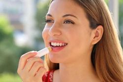 Bí kíp sở hữu lớp trang điểm căng mướt, ráo mịn, bền lâu cả ngày dài bất chấp ngày hè oi bức