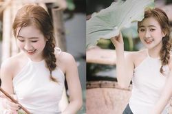 Nữ sinh Đại học Thăng Long gây 'thương nhớ' mùa sen