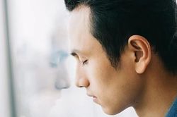Mẹ vợ bắt tôi tặng món y hệt quà của vợ