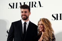Pique bị phanh phui nhiều vụ ăn chơi sau lưng Shakira