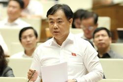 ĐBQH lo bác sĩ vào phòng mổ bị phân tâm bởi 'gói thầu A, hợp đồng B'