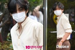 Nam phóng viên kêu gào tên V BTS viral mạng vì quá chân thực