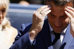 Bầu cử quốc hội Pháp: Liên minh của ông Macron dẫn trước sít sao