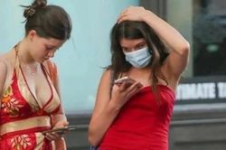 Suri Cruise bước sang tuổi 16
