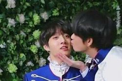 Khoảnh khắc đẹp nhất của V ở BTS là về Jungkook
