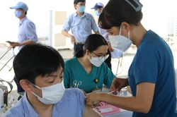 TP. HCM phát động đợt cao điểm tiêm vaccine phòng Covid-19 mũi nhắc lại
