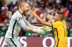 Thủ môn dự bị 'nhảy múa' giúp Úc giành vé dự World Cup 2022