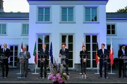 Các nhà lãnh đạo NATO cam kết viện trợ thêm vũ khí hạng nặng cho Ukraine