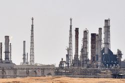 OPEC chịu thêm sức ép khi sản lượng khai thác của khối sụt giảm
