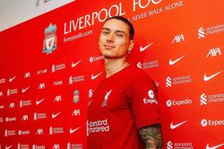 Darwin Nunez: Từ suýt bỏ bóng đá năm 17 tuổi tới kỷ lục của Liverpool