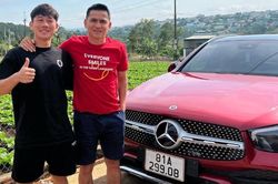 Bóng đá Việt Nam hôm nay: HLV Kiatisuk khen cầu thủ HAGL hiếu thảo