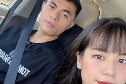 Vợ đội phó U23 Việt Nam: 'Chồng còn trẻ, bóng đá là ưu tiên số 1'