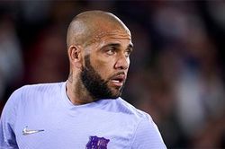 Dani Alves lần thứ hai chia tay Barca