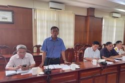 Đảng viên trong doanh nghiệp phải gương mẫu, tích cực vận động công nhân lao động sản xuất