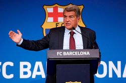 Barcelona bán bản quyền truyền hình trong 25 năm để mua Lewandowski