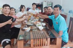 Mạnh Dũng đưa bạn gái về ra mắt gia đình sau U23 châu Á