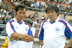 Kỳ II: Bước vào 'ngôi đền thiêng' bóng đá