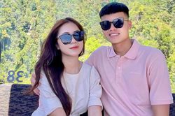 Sát thủ U23 Việt Nam du hí Đà Nẵng cùng người yêu sau khi về nước